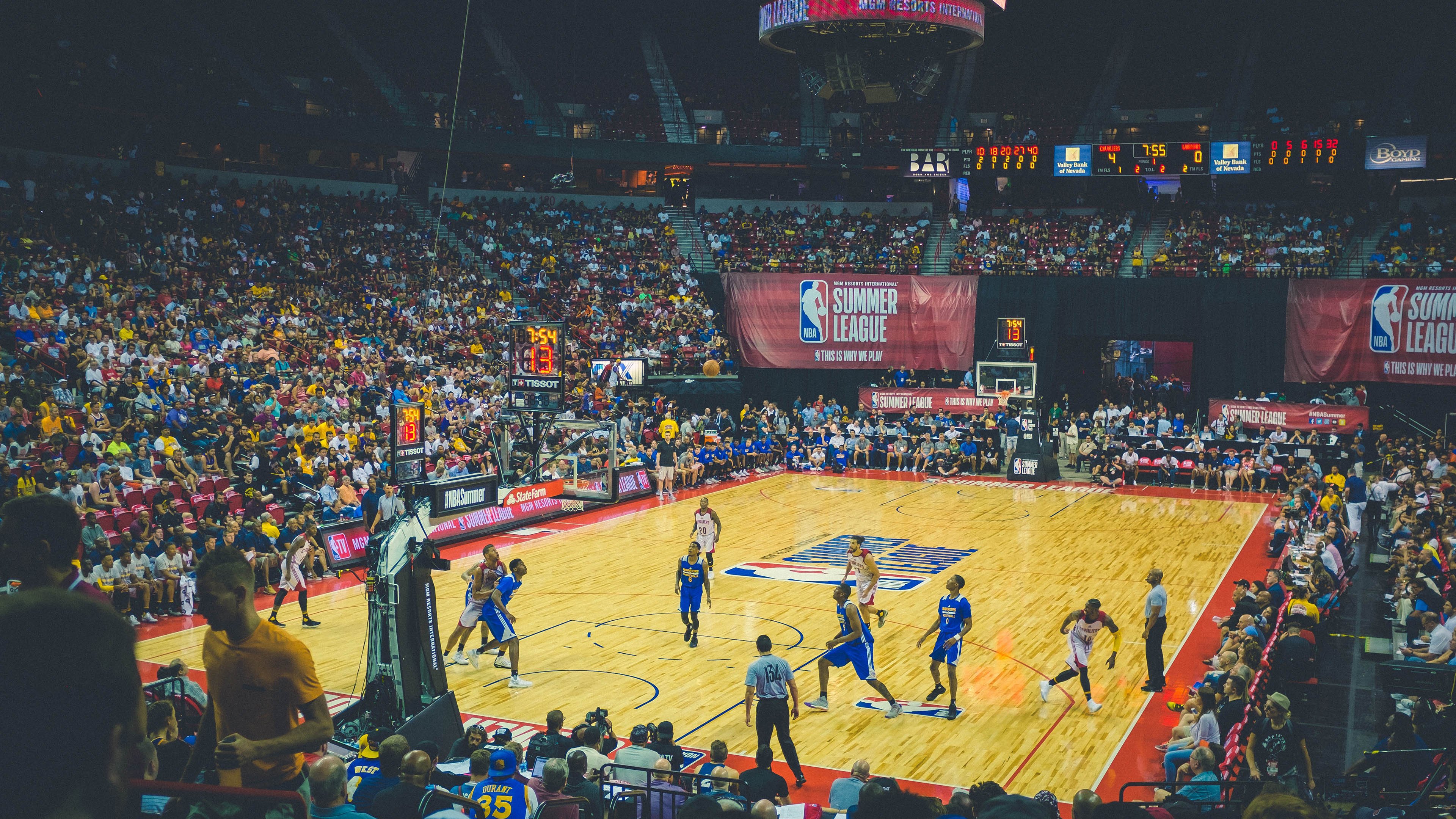 乐鱼体育app下载地址-史上最大距离三分！库里在火箭比赛中命中远投纪录，库里投过最远的三分